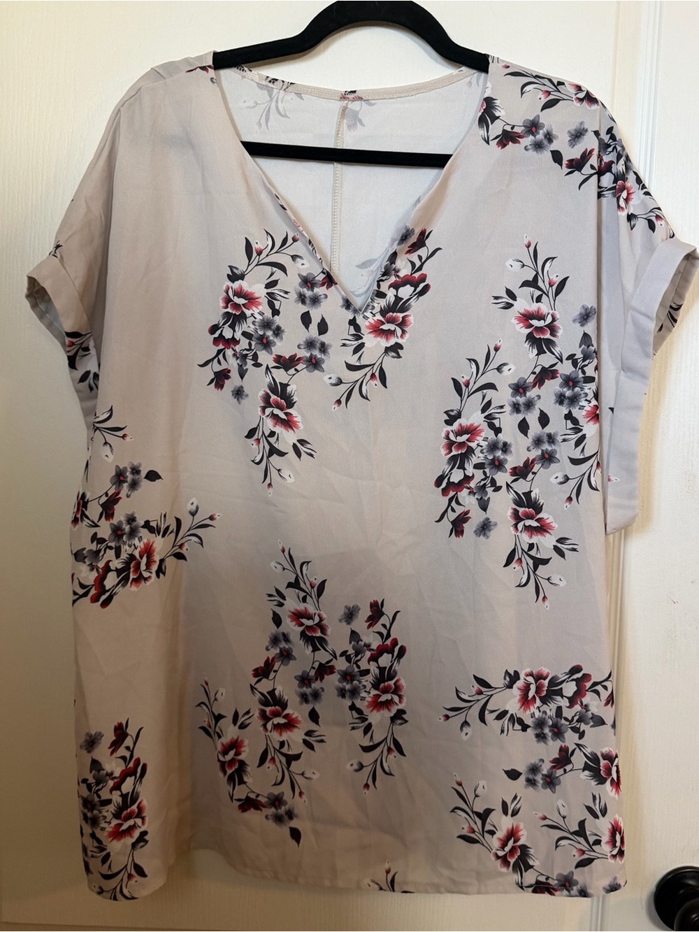 SHEIN Light Gray/Beige Boho Floral V-Neck Short Sleeved Blouse  Sz 4x